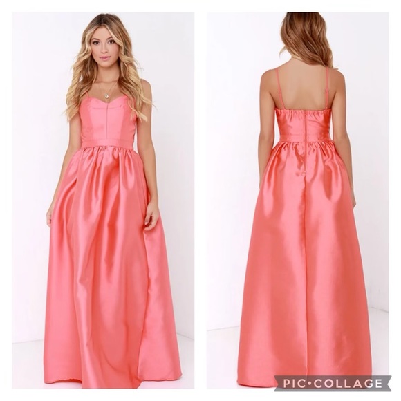 Pretty Long Dress • Size S - Picture 3 of 7